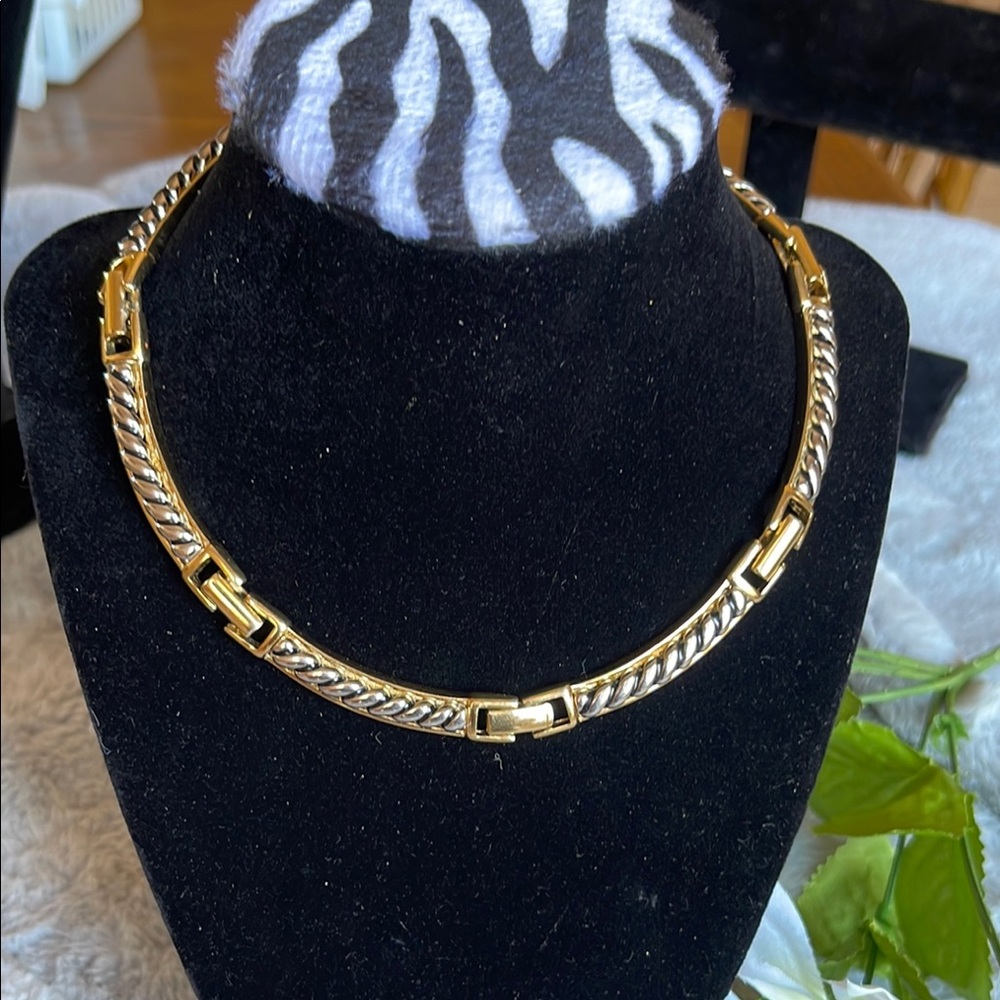 Gold Two-Tone Twisted Cable Chocker Necklace - Unique Edwin Pearl Necklace - Picture 5 of 16